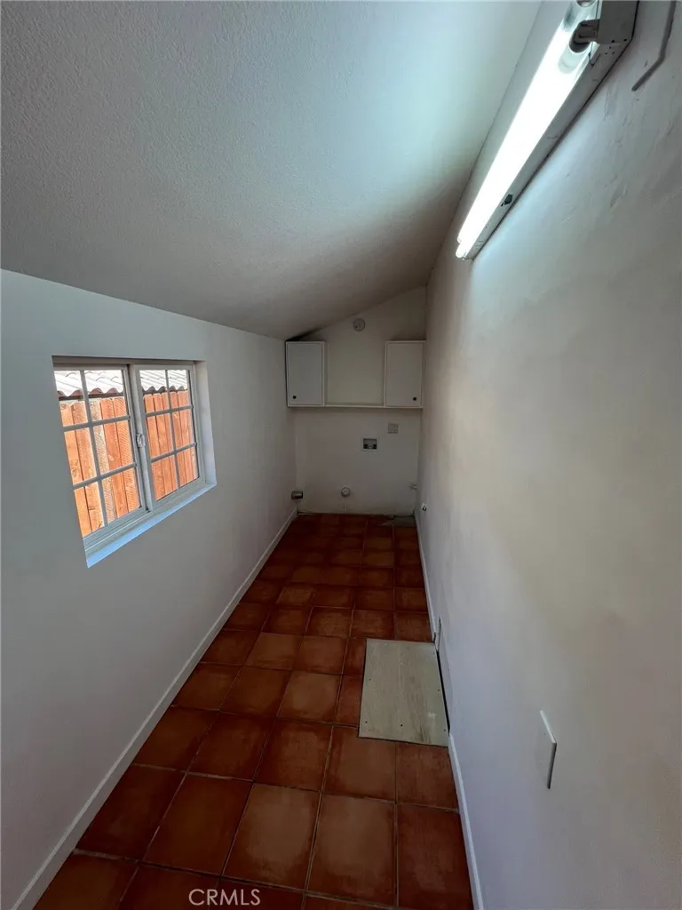 12826 Bromont, San Fernando, California 91340 home-pic-24