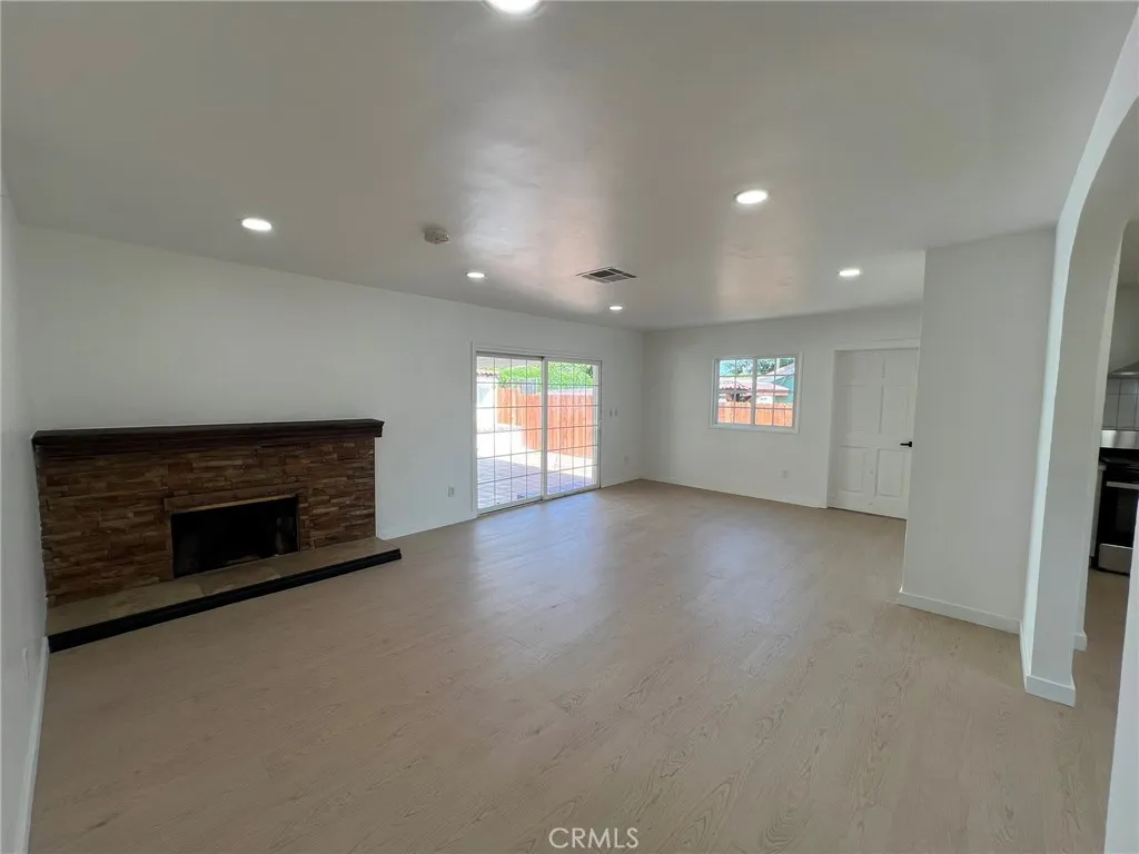 12826 Bromont, San Fernando, California 91340 home-pic-8