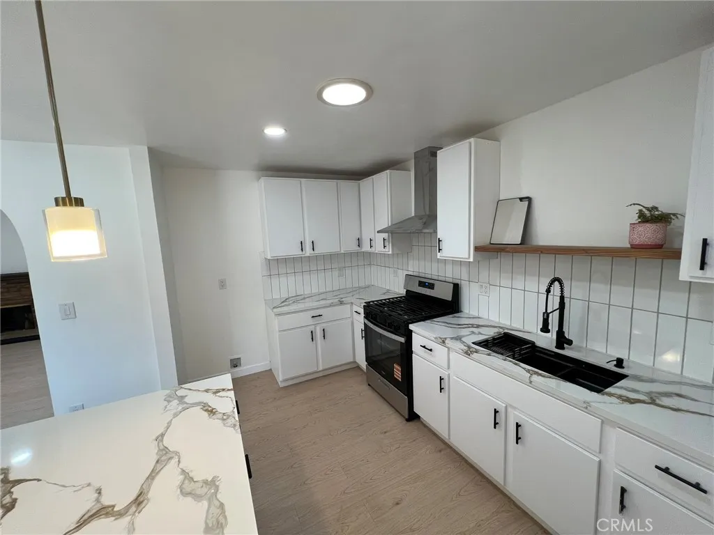12826 Bromont, San Fernando, California 91340 home-pic-12