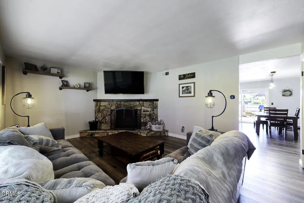 680 Redwood Lane, San Dimas, California 91773 home-pic-3