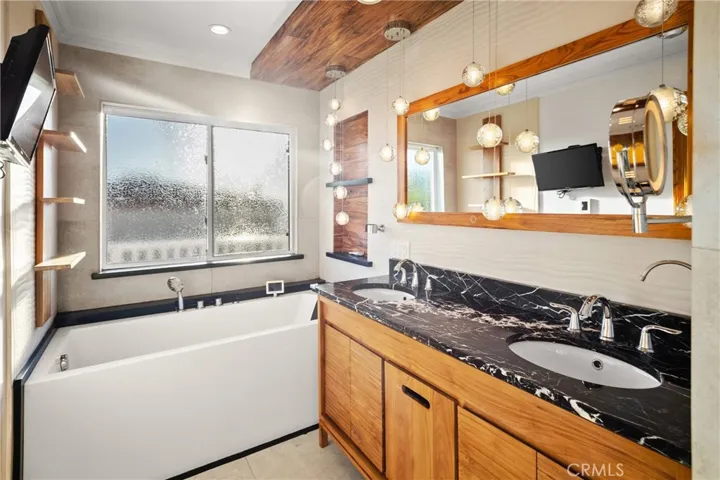 714 N Juanita Avenue B, Redondo Beach, California 90277