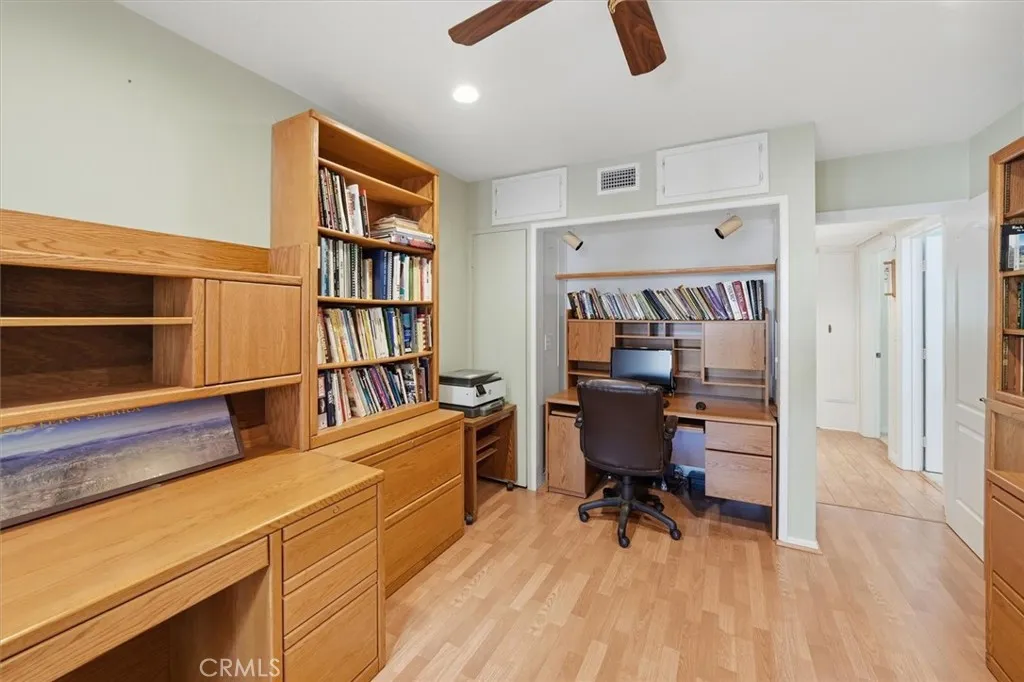 25085 Highspring, Newhall, California 91321 home-pic-31