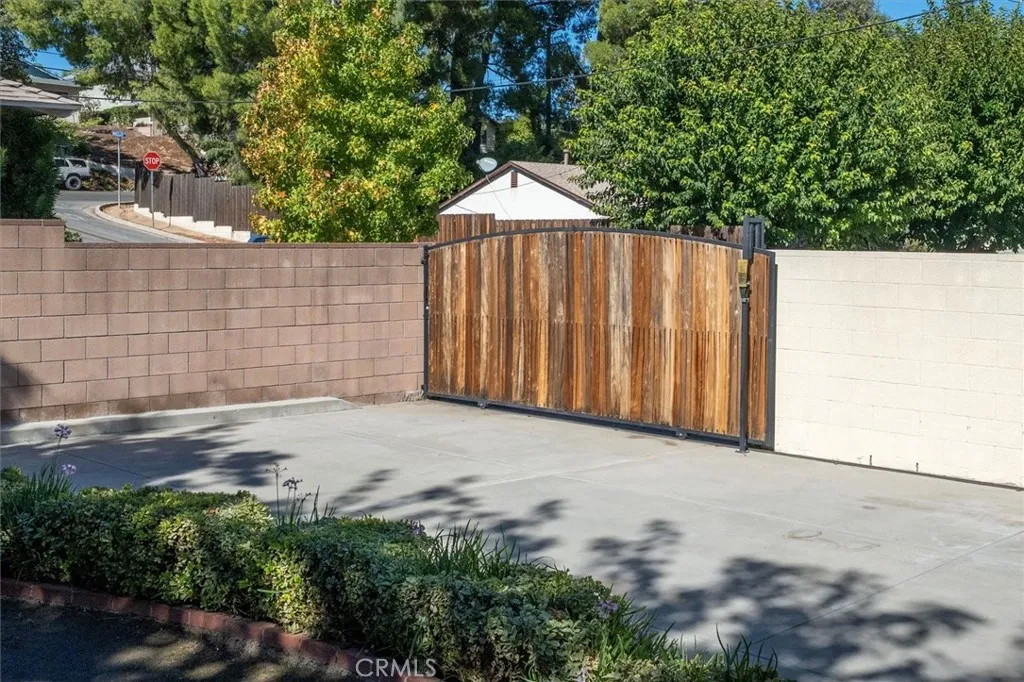 25085 Highspring, Newhall, California 91321 home-pic-40