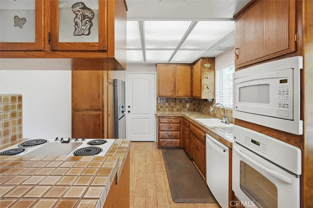 25085 Highspring, Newhall, California 91321 home-pic-15