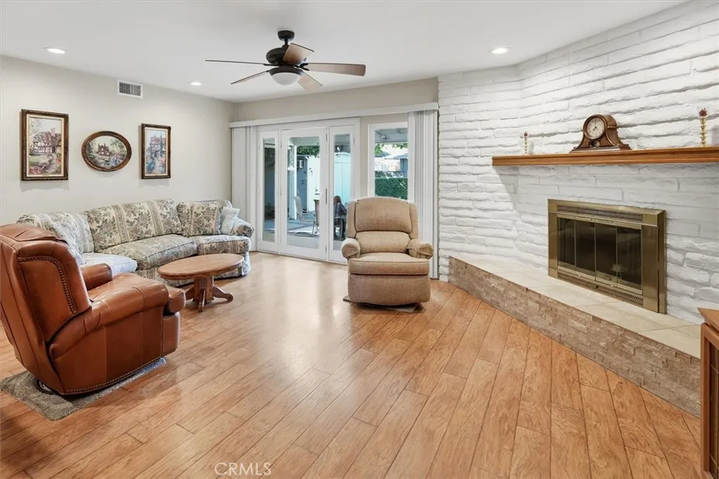 25085 Highspring, Newhall, California 91321 home-pic-10
