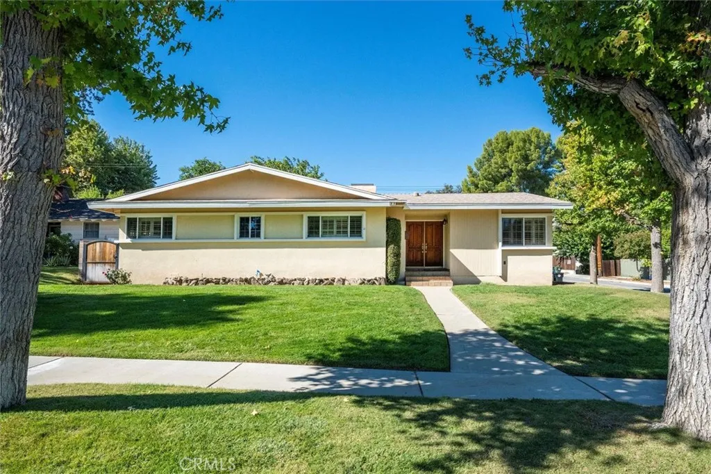 25085 Highspring, Newhall, California 91321 home-pic-1