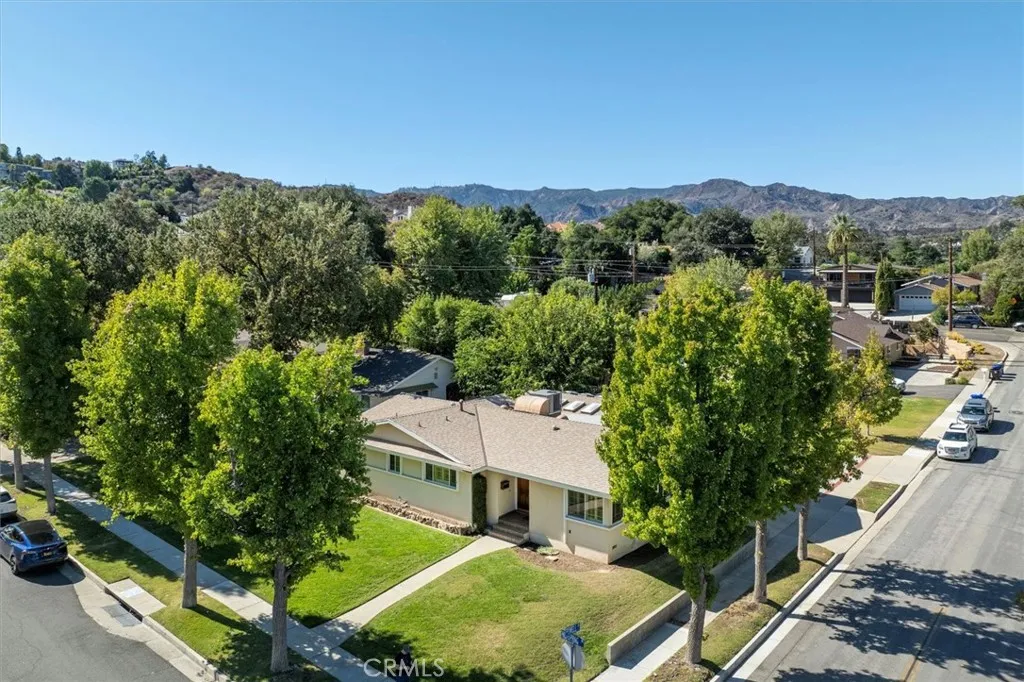 25085 Highspring, Newhall, California 91321 home-pic-3