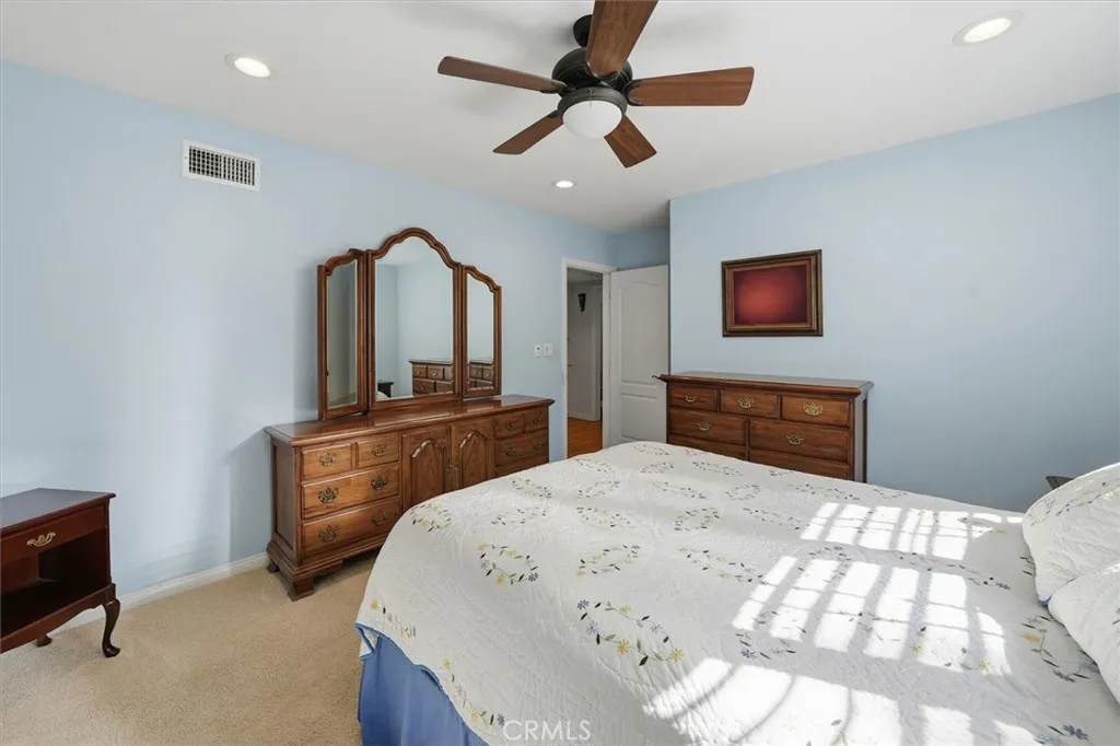 25085 Highspring, Newhall, California 91321 home-pic-22
