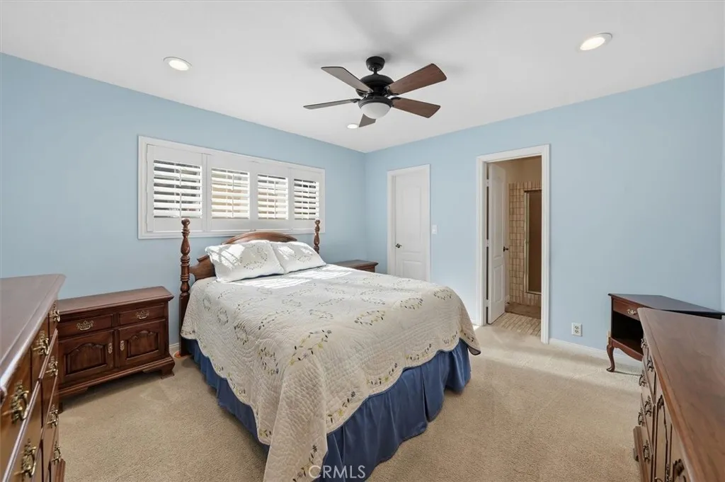 25085 Highspring, Newhall, California 91321 home-pic-21