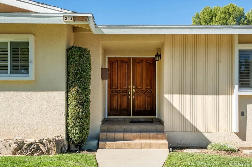 25085 Highspring, Newhall, California 91321 home-pic-2