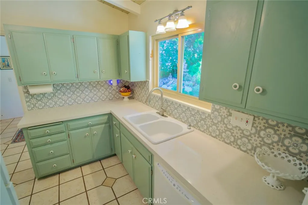 3317 Via Altamira, Fallbrook, California 92028 home-pic-15