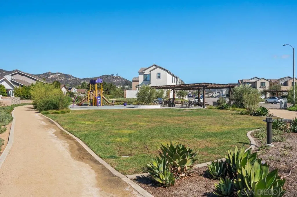 1938 Julie Dawn Pl, Escondido, California 92026 home-pic-45
