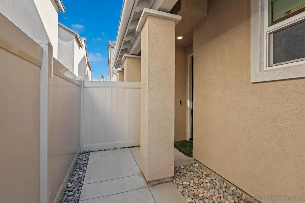 1938 Julie Dawn Pl, Escondido, California 92026 home-pic-4