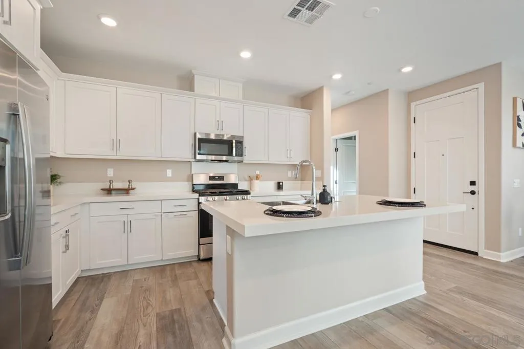 1938 Julie Dawn Pl, Escondido, California 92026 home-pic-11