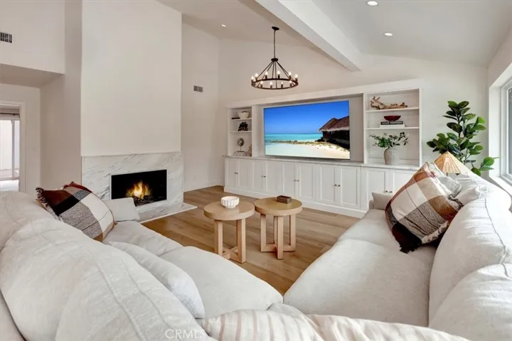 503 Vista Grande, Newport Beach, California 92660