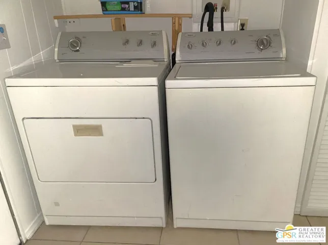 Matching Washer & Dryer In Lau