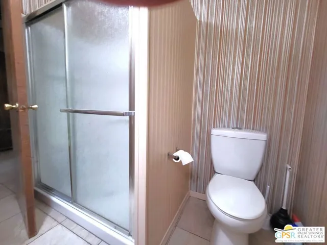 Walk-in Shower & Low Flow Comm