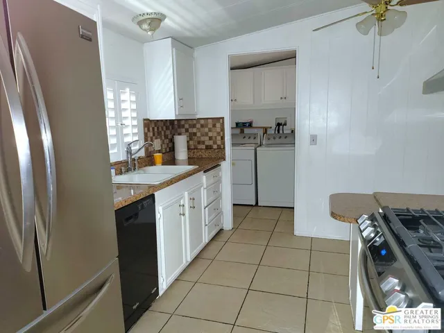 Banquet Refrigerator With In D