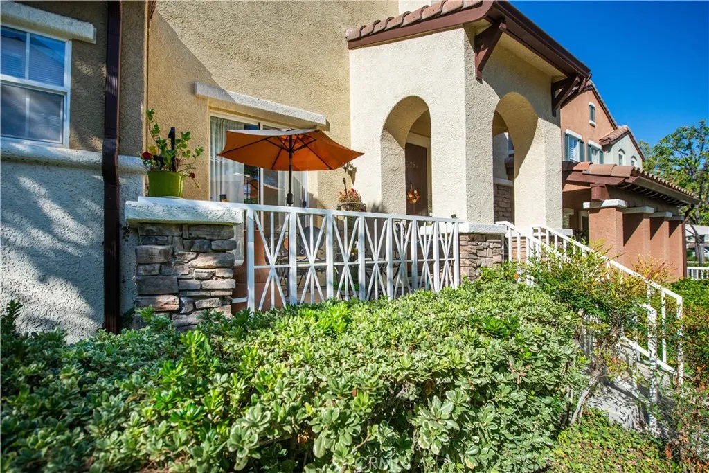 28254 Canterbury Court, Valencia, California 91354 home-pic-28