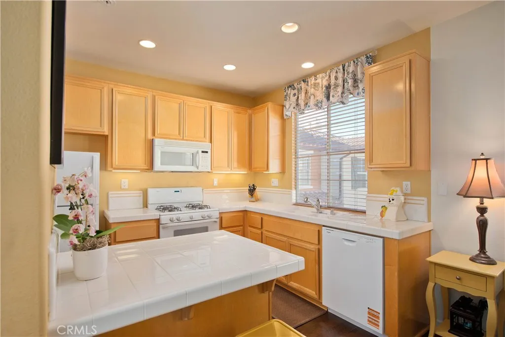 28254 Canterbury Court, Valencia, California 91354 home-pic-3