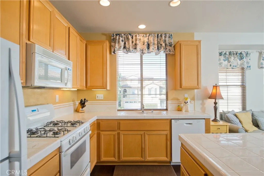 28254 Canterbury Court, Valencia, California 91354 home-pic-4