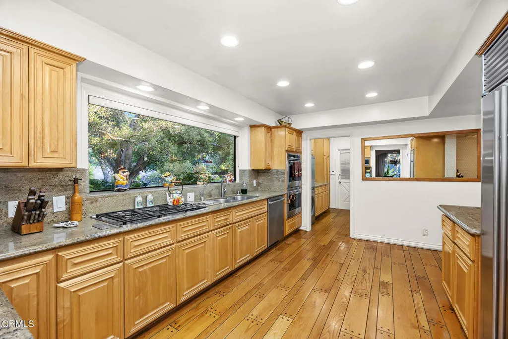 1304 Padres Trail, La Canada Flintridge, California 91011 home-pic-16