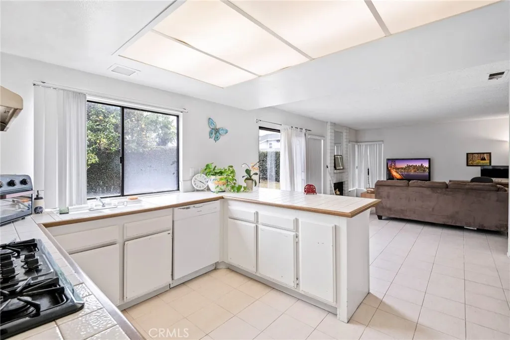 8342 Seaport, Huntington Beach, California 92646 home-pic-11