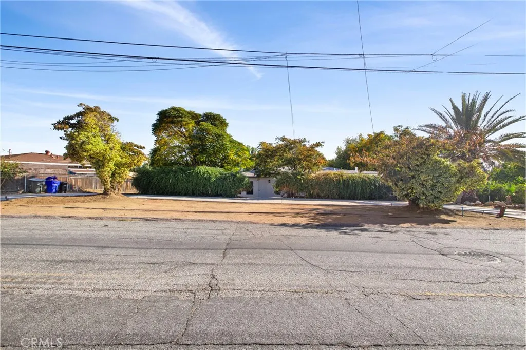 33467 Washington Dr, Yucaipa, California 92399 home-pic-1