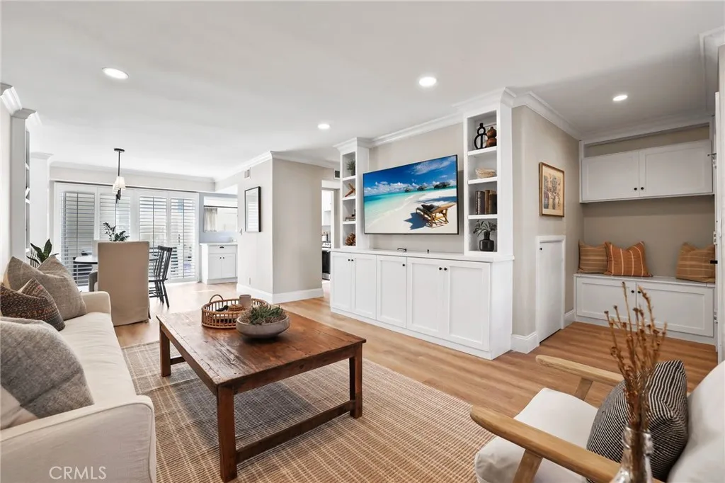 2209 Vista Huerta, Newport Beach, California 92660 home-pic-1