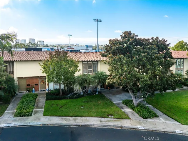 2209 Vista Huerta, Newport Beach, California 92660