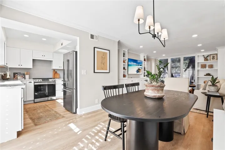 2209 Vista Huerta, Newport Beach, California 92660