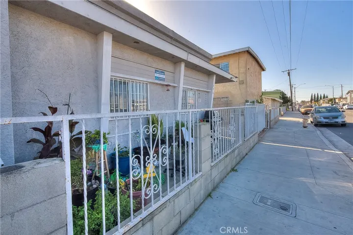456 E Market, Long Beach, California 90805 — photo 4