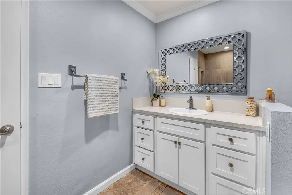 1919 N Sherry Lane 31, Santa Ana, California 92705 home-pic-19