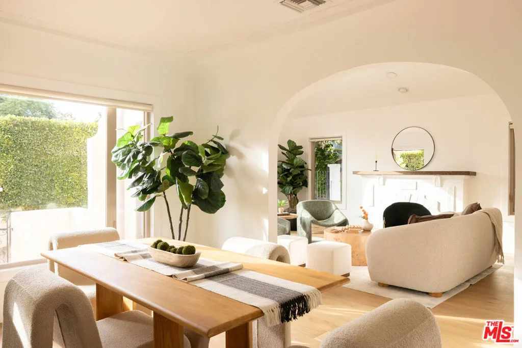 542 N Curson Avenue, Los Angeles, California 90036 home-pic-11