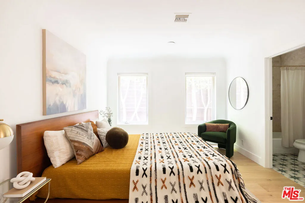 542 N Curson Avenue, Los Angeles, California 90036 home-pic-24