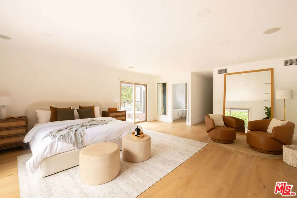 542 N Curson Avenue, Los Angeles, California 90036 home-pic-26