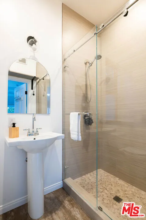 542 N Curson Avenue, Los Angeles, California 90036 home-pic-45