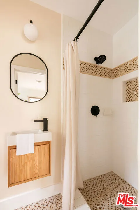 542 N Curson Avenue, Los Angeles, California 90036 home-pic-22