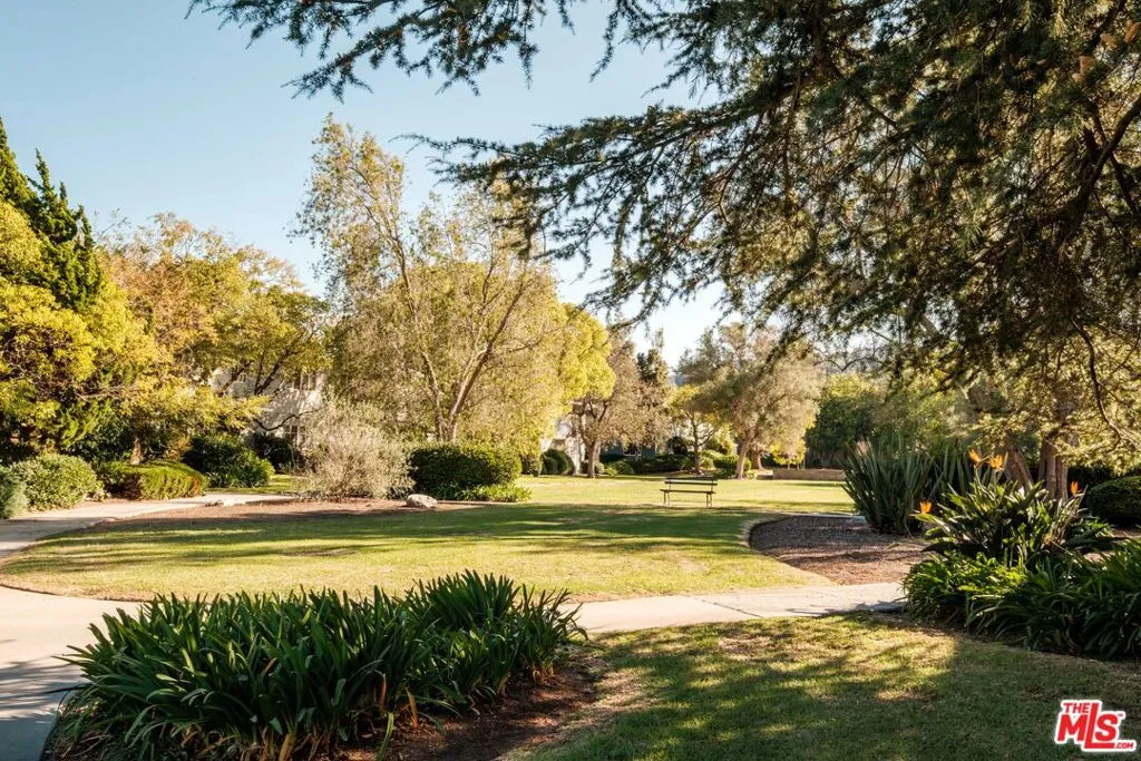 5273 Village, Los Angeles, California 90016 home-pic-35
