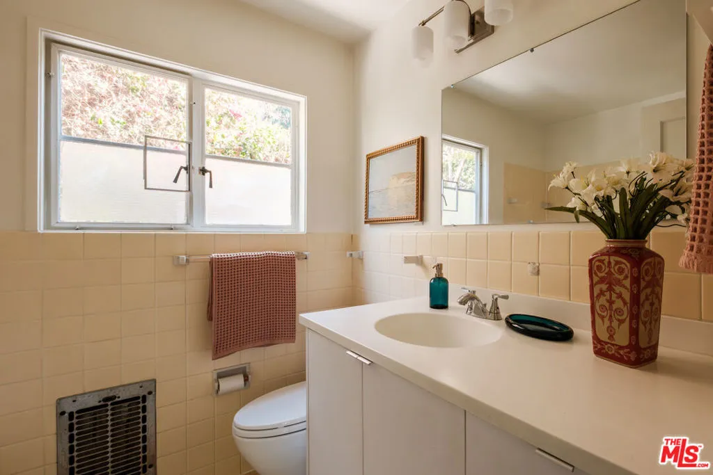 5273 Village, Los Angeles, California 90016 home-pic-21