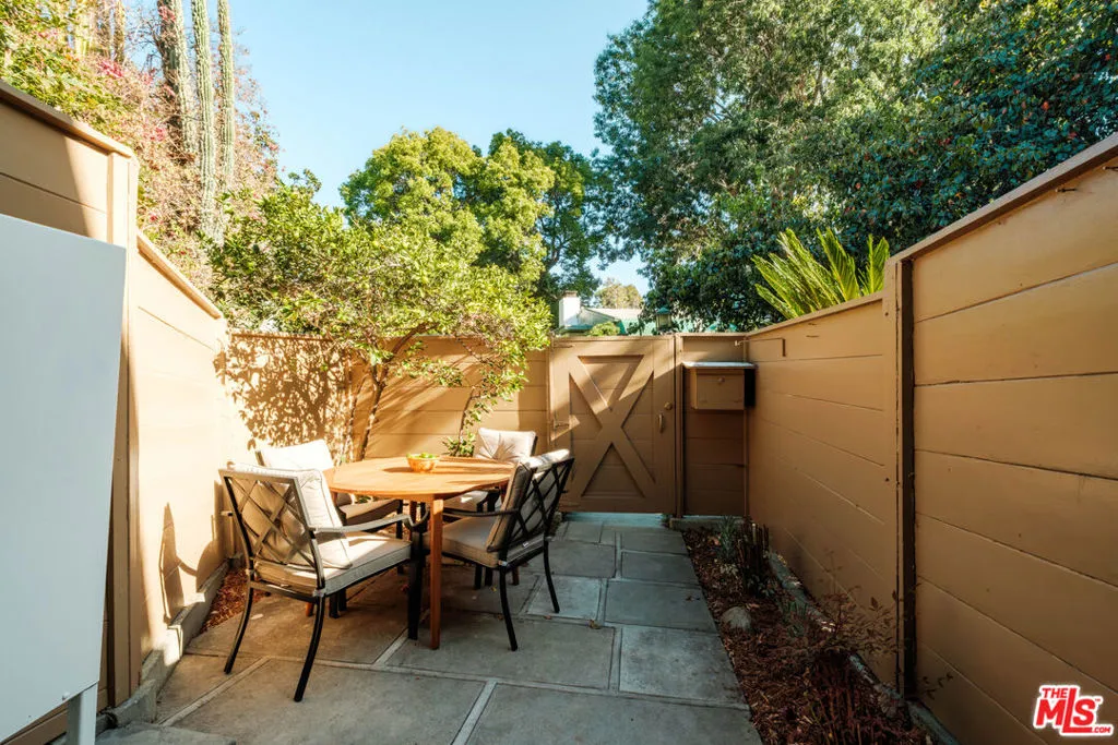 5273 Village, Los Angeles, California 90016 home-pic-29