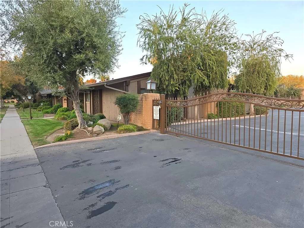 5064 A N Wishon, Fresno, California 93704 home-pic-25