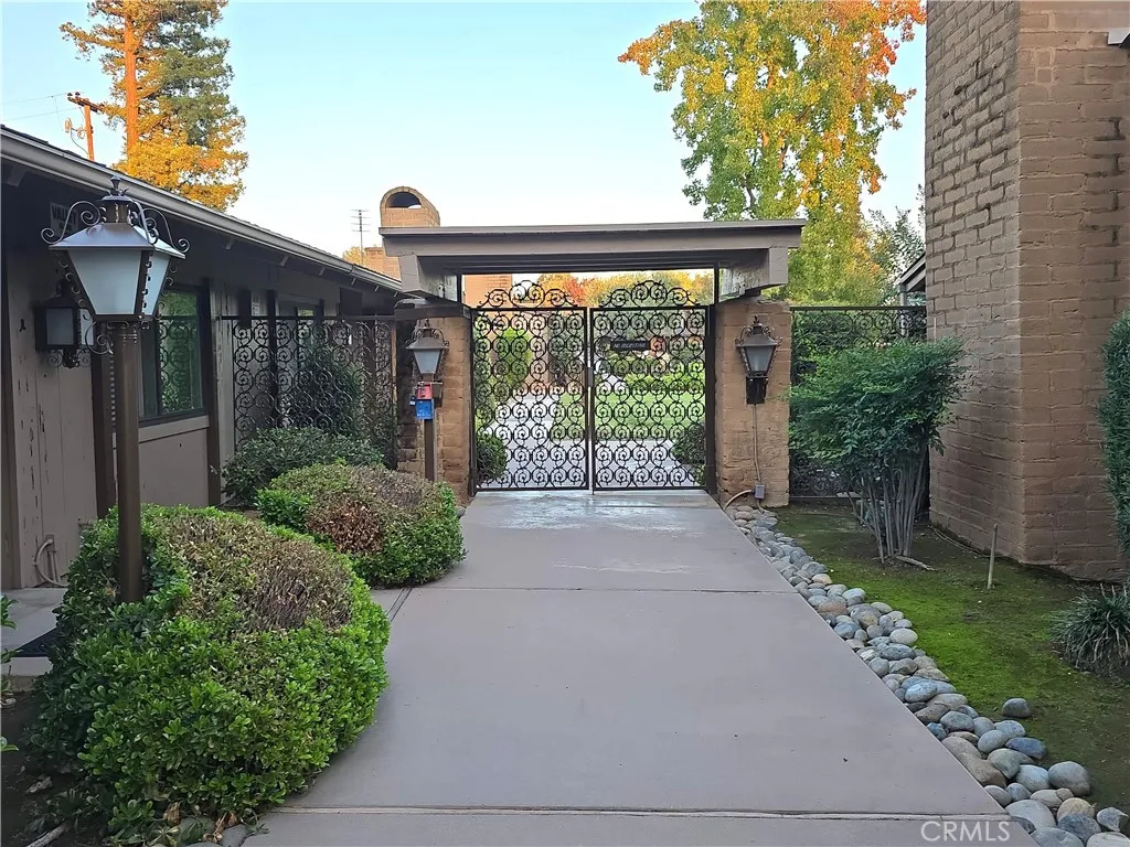 5064 A N Wishon, Fresno, California 93704 home-pic-26