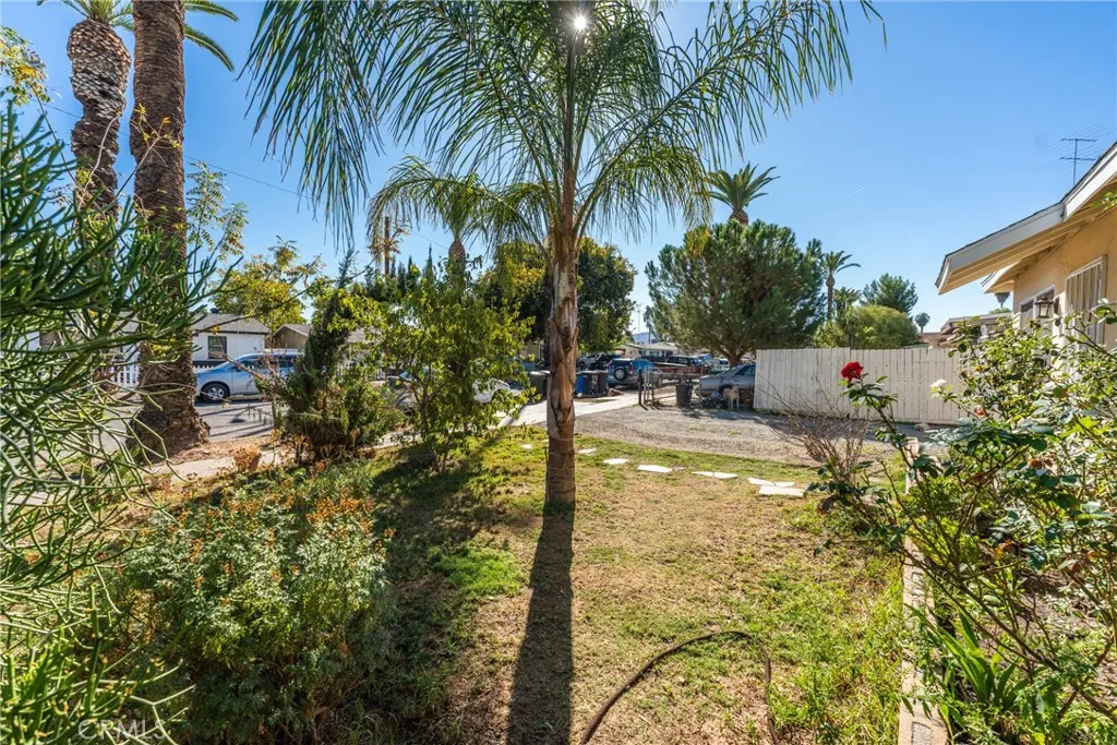 459 N Taylor, Hemet, California 92543 home-pic-3