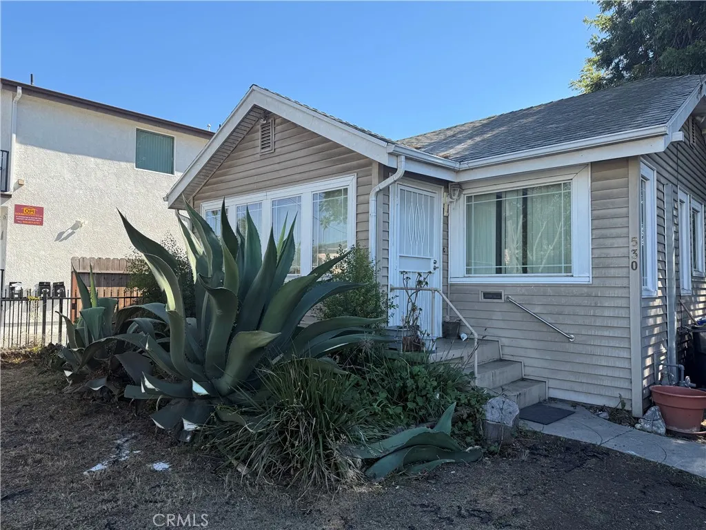 530 W Colden Avenue W, Los Angeles, California 90044 home-pic-0