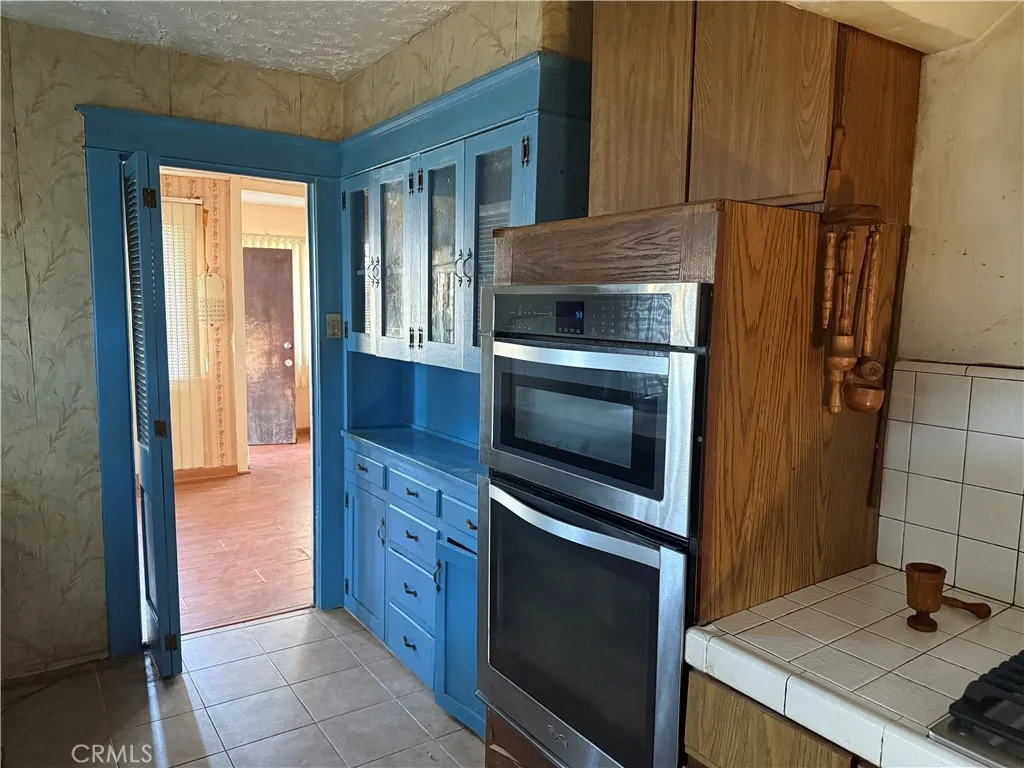 530 W Colden Avenue W, Los Angeles, California 90044 home-pic-4
