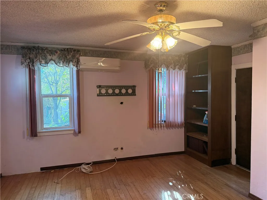 530 W Colden Avenue W, Los Angeles, California 90044 home-pic-7