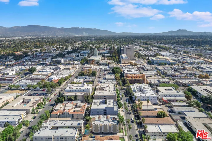 14629–31 Erwin Street - Exteri