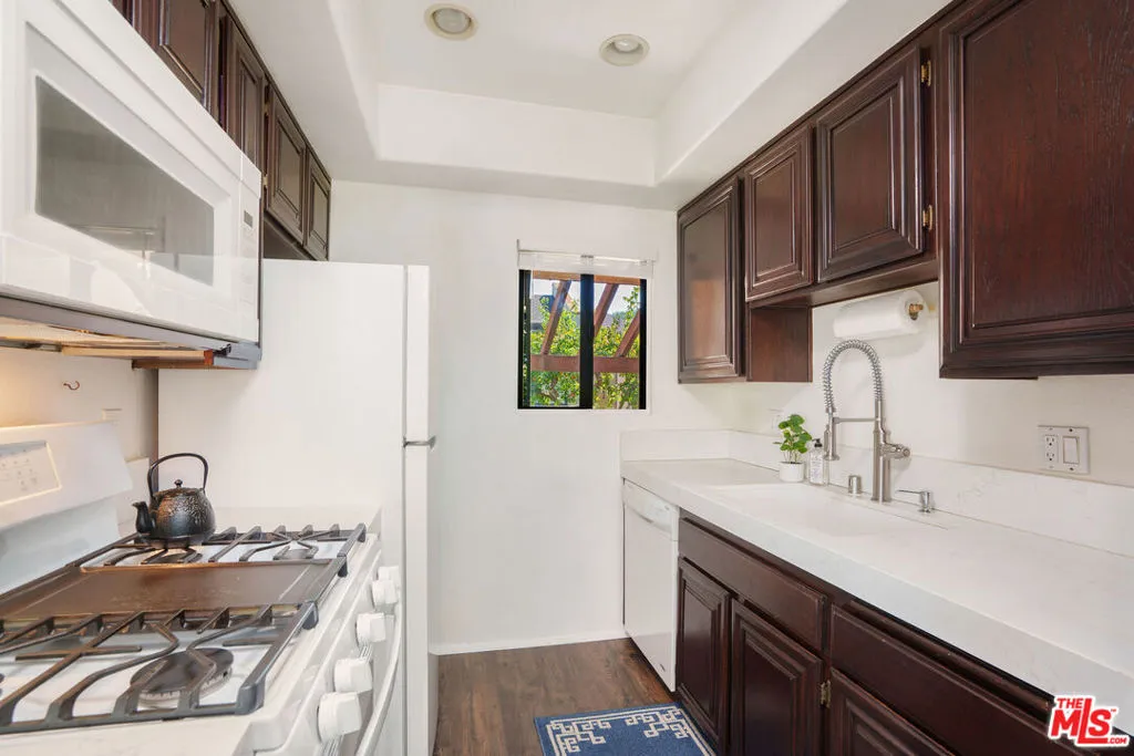 8114 Manitoba Street 208, Playa Del Rey, California 90293 home-pic-6