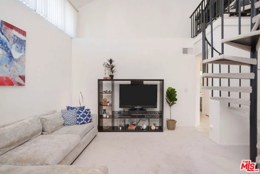 8114 Manitoba Street 208, Playa Del Rey, California 90293 home-pic-3